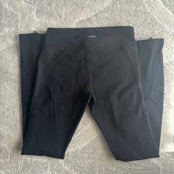 ALO Yoga Midnight Black Leggings - Picture 4 of 5